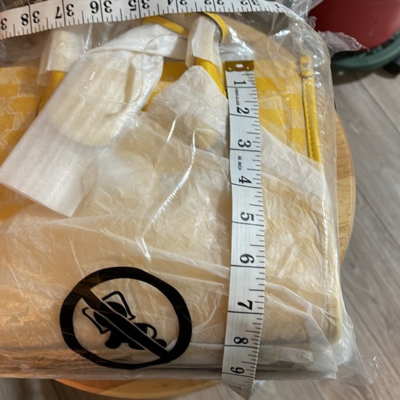 Brandnew MK Mirella Small Tote - Picture 6 of 7